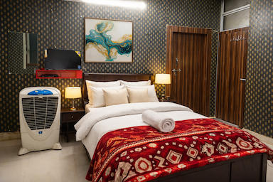 Oxy Hotel Velvet Crown 